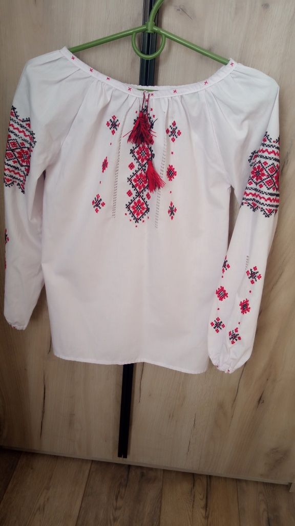 Вишиванки для дівчаток