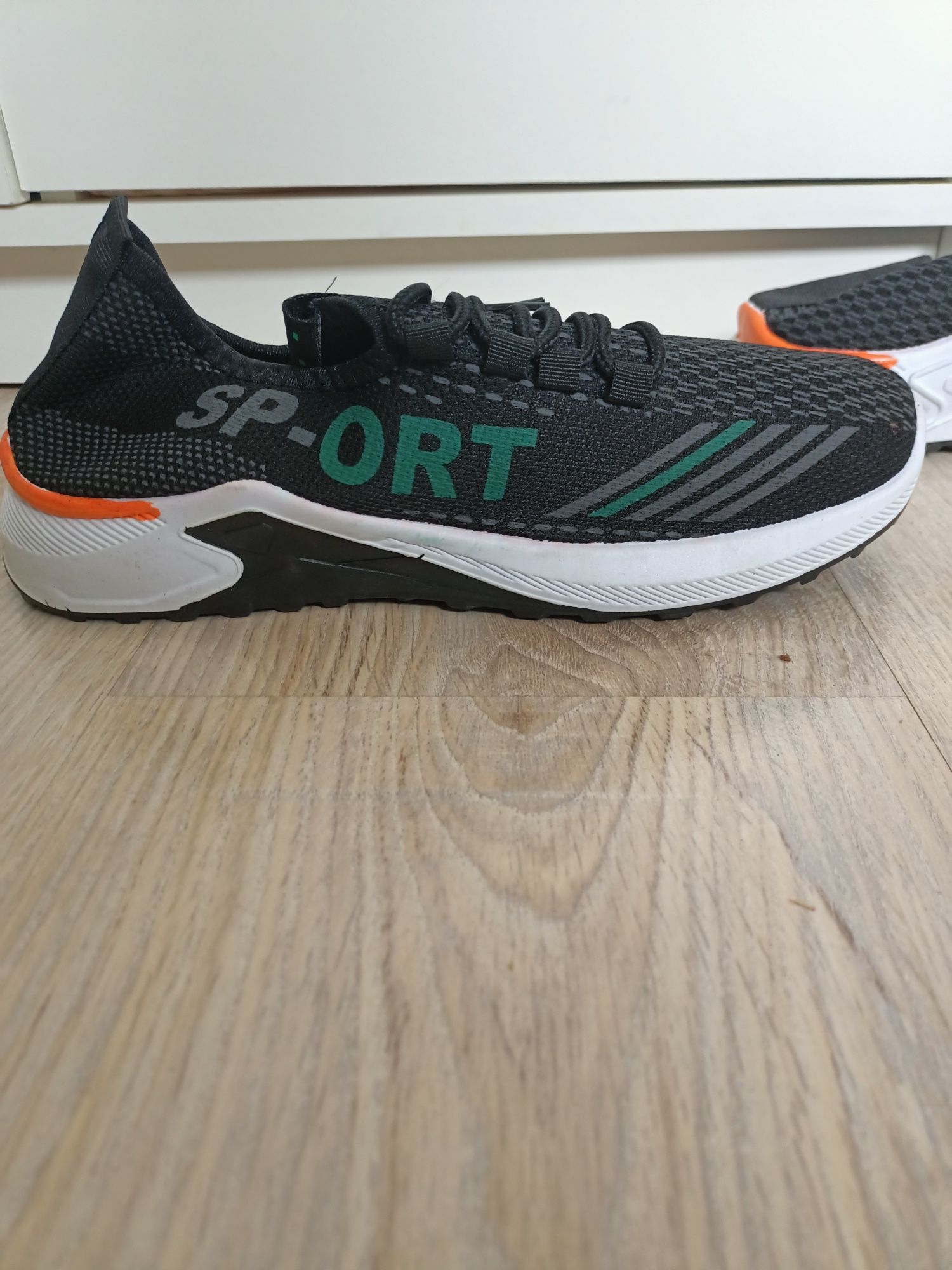 Sprzedam buty męskie sportowe