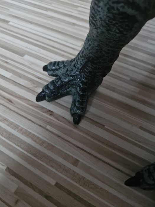 Duży dinozaur ryczący