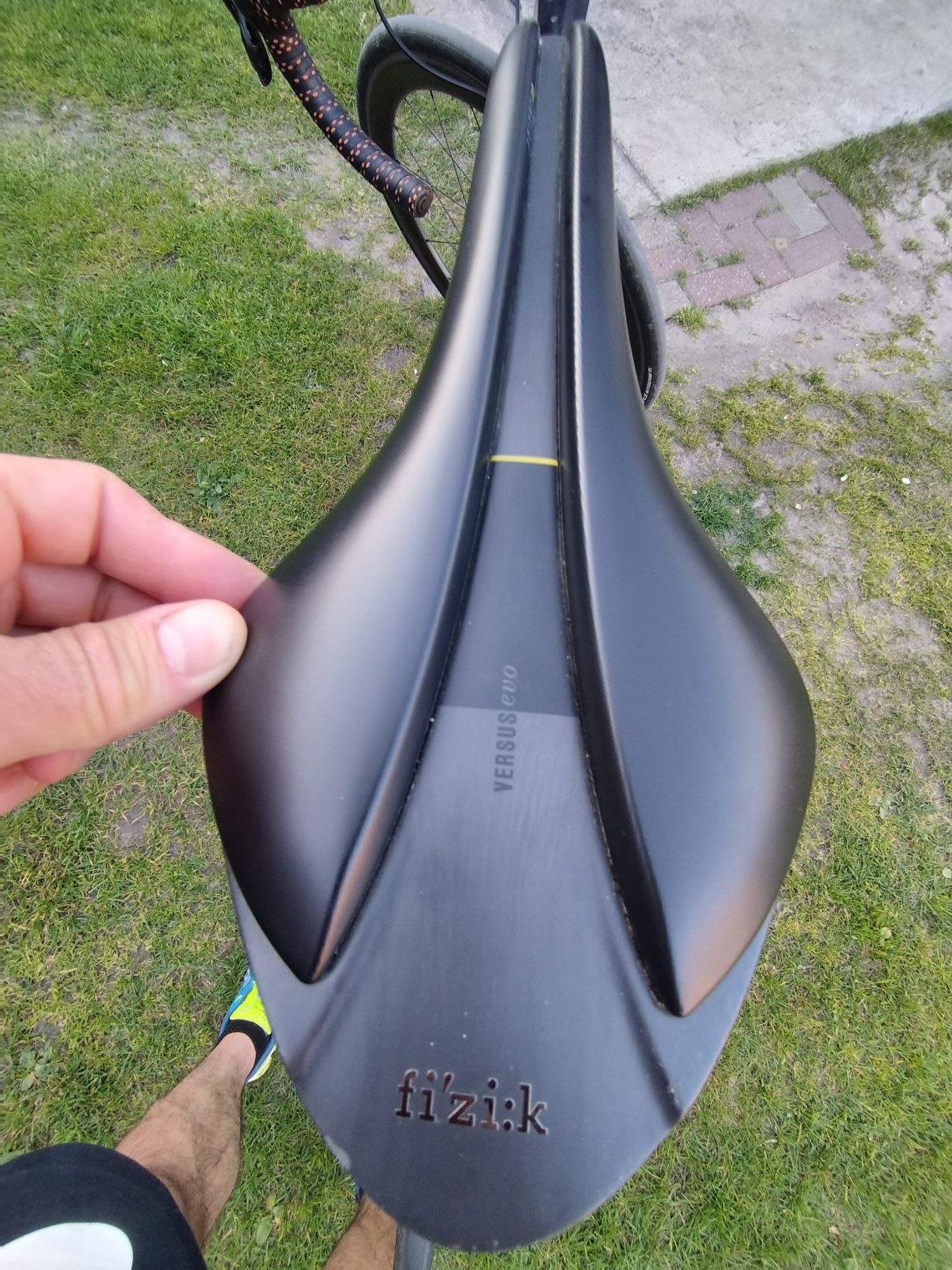 Siodełko FIZIK Antares 00 Versus Evo CARBON 145mm 175g