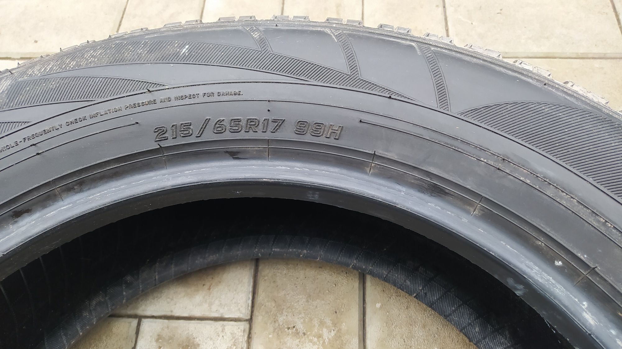 Продам комплект зимней резины Falken 215.65R.17