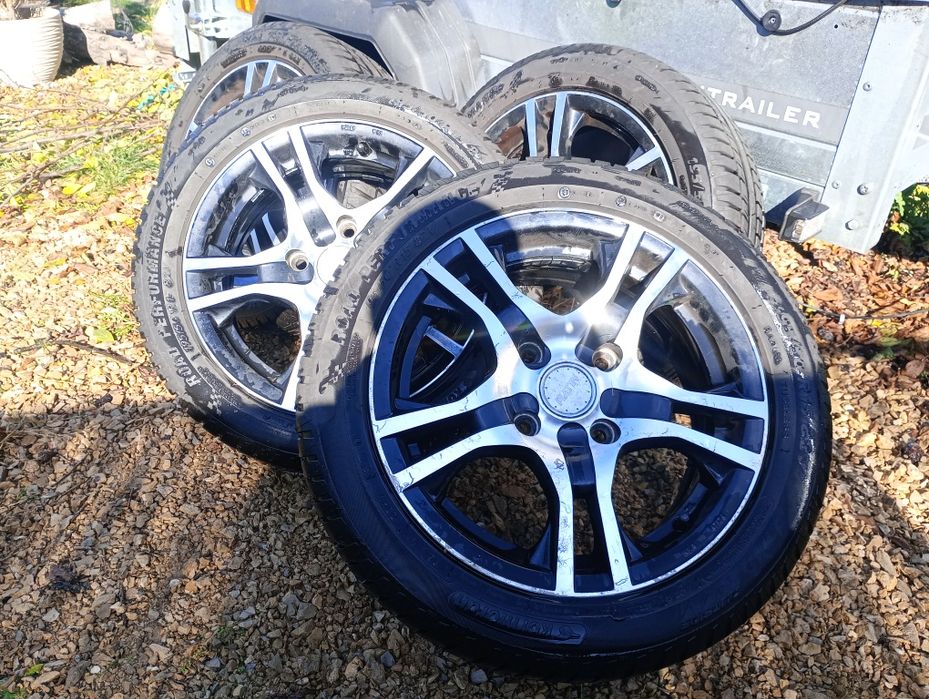 Felgi aluminiowe  z oponami R15 4x114.3