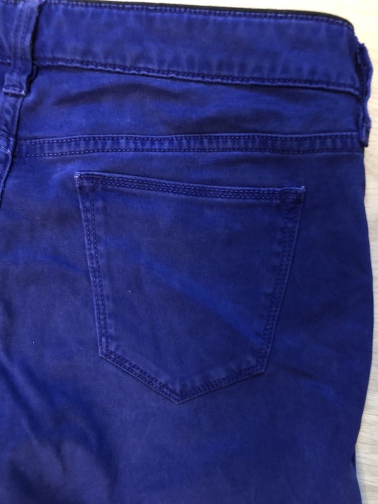 Spodnie damskie jeans Guess Beverly skinny chabrowe xs 26 rurki