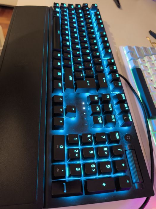 Teclado mecânico Ryzer Blackwidow V3
