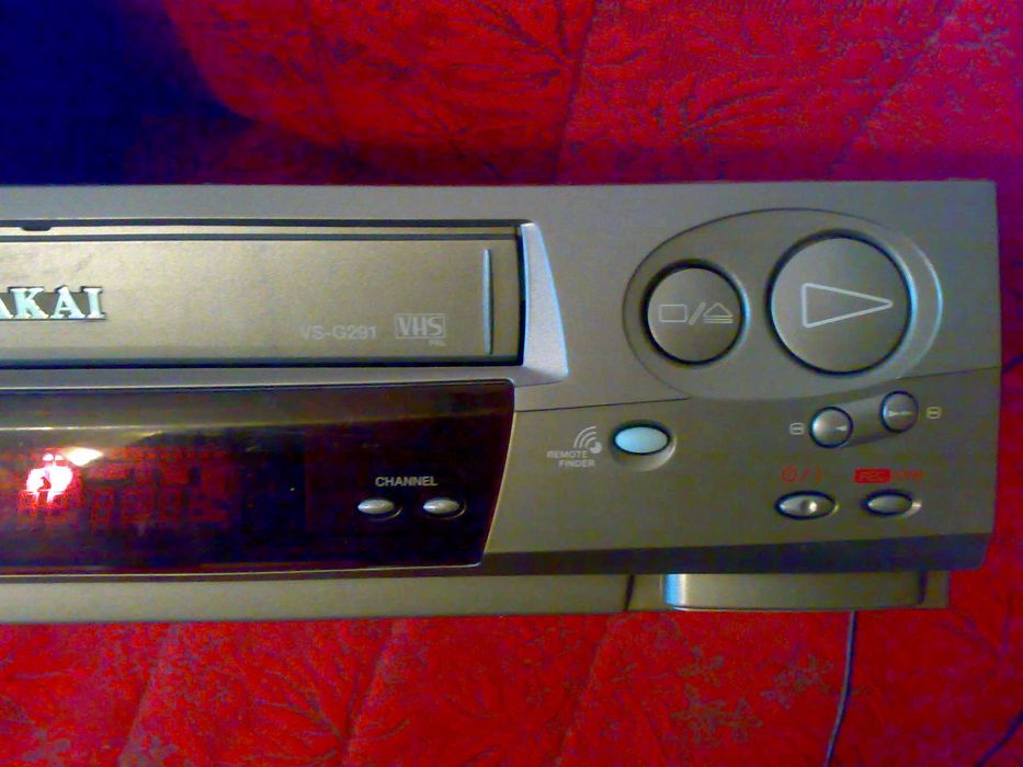 Продам видеомагнитофоны (Japan) 2шт + кассеты + пульт - 250 гр/шт