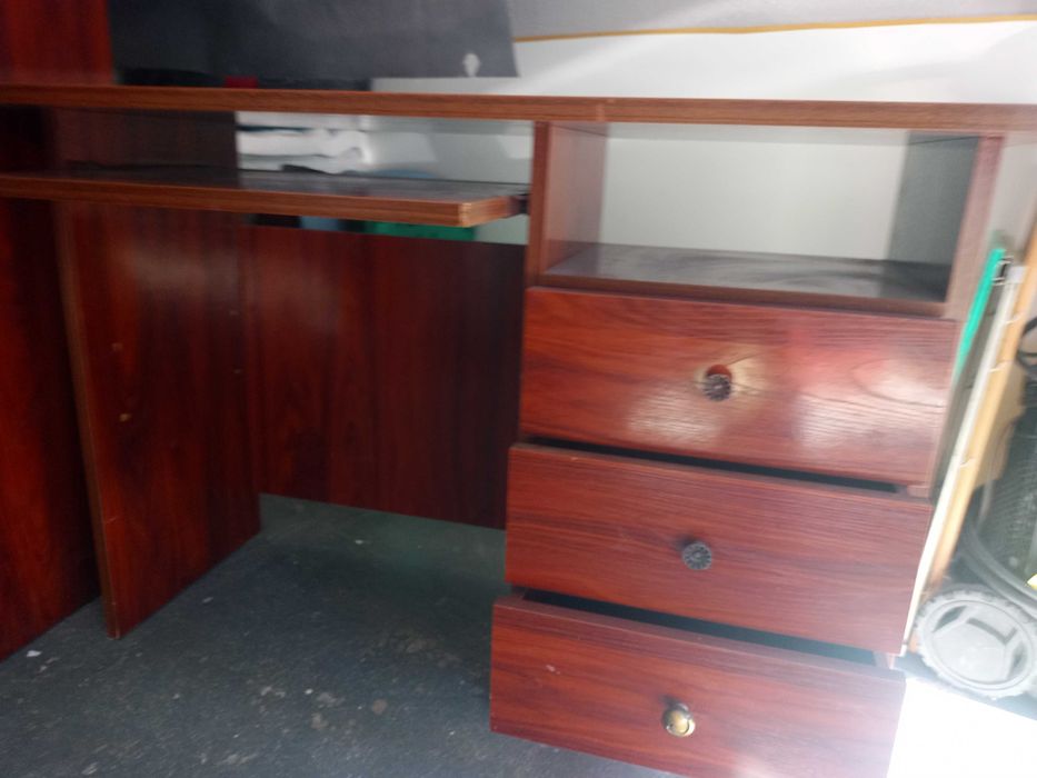 Secretaria com movel estante de apoio