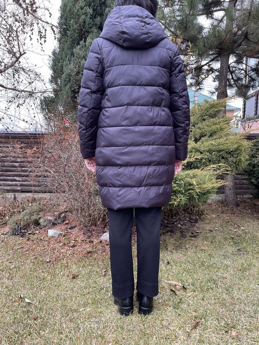Пуховое пальто фіалетового кольору