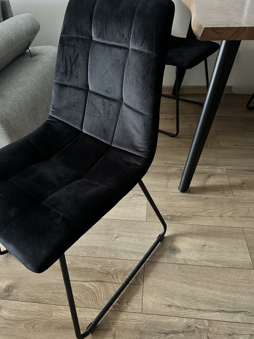 Czarne krzesła do jadalni