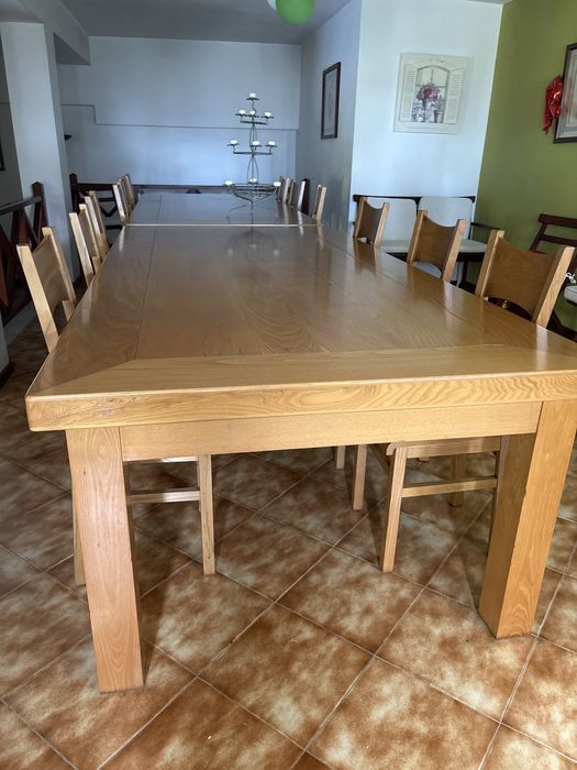 Mesa Castanho Maçico claro com 6 cadeiras