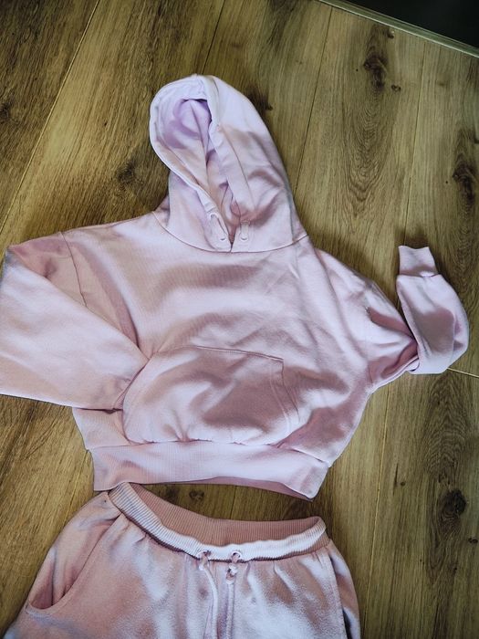 Cieplutki dres dla dziewczynki r.128