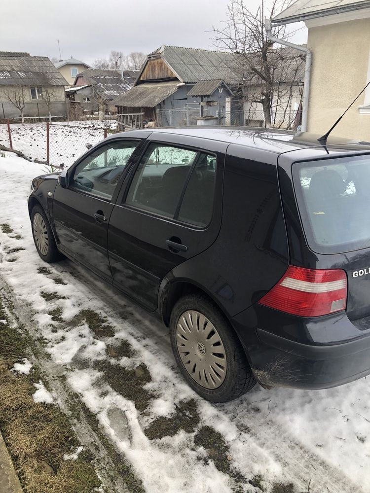 Volkswagen Golf 4 v16