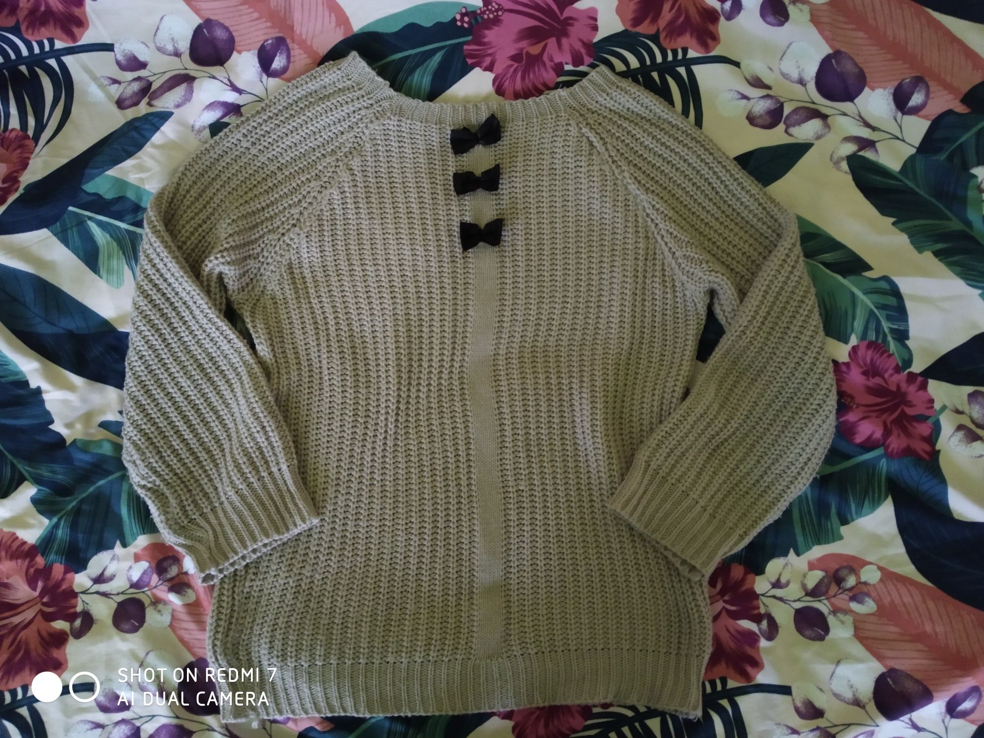 Sweter damski z kokardami M/L