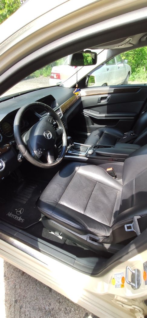 Авто Mercedes-Benz