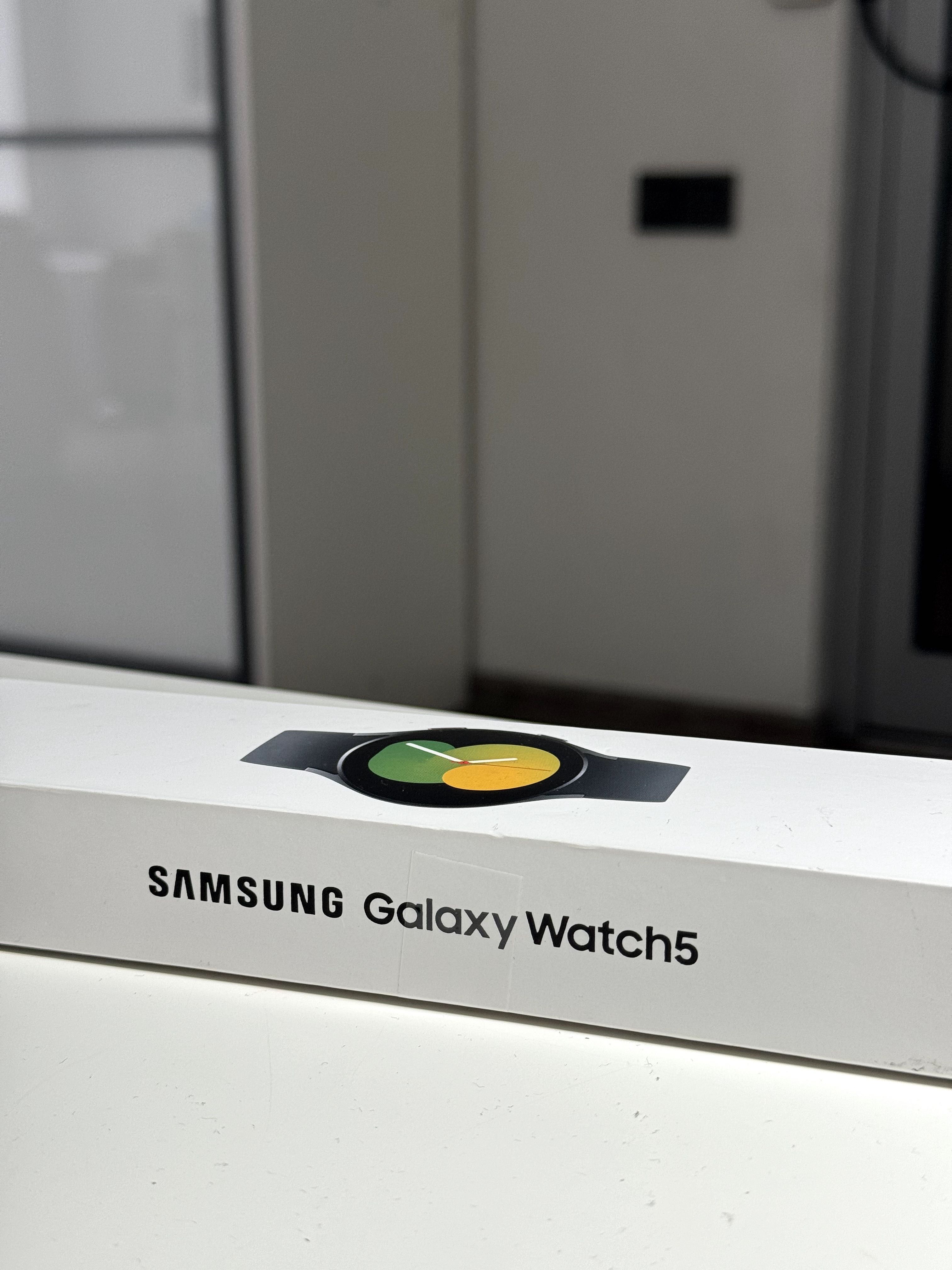 Смарт-годинник Samsung Galaxy Watch5 40mm Graphite (SM-R900NZAA)