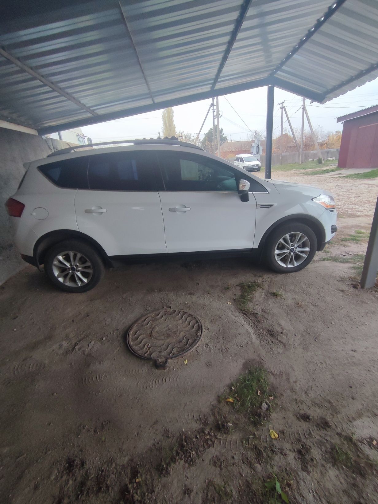 Паркетник Джип Форд Куга 2.0tdi рідна фарба.2013р куплена.