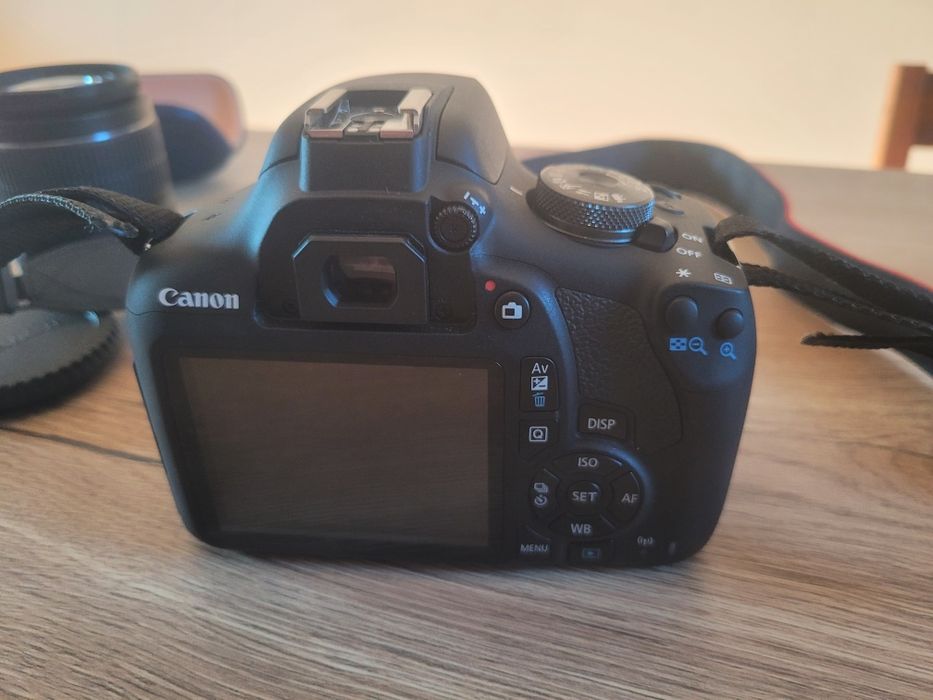 Lustrzanka Canon EOS 2000D