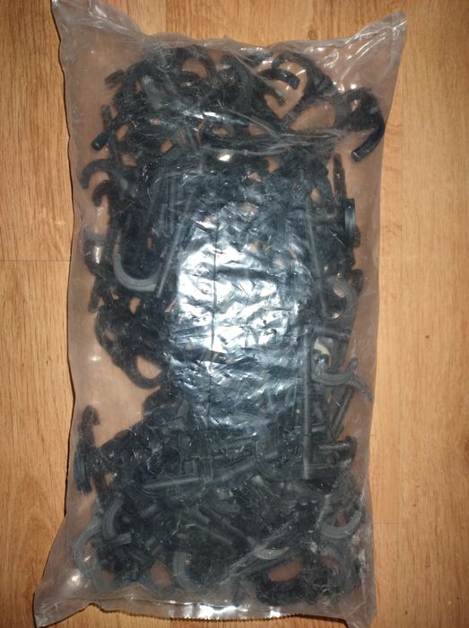 Hak plastikowy do rur podwójny 14-20 L=77