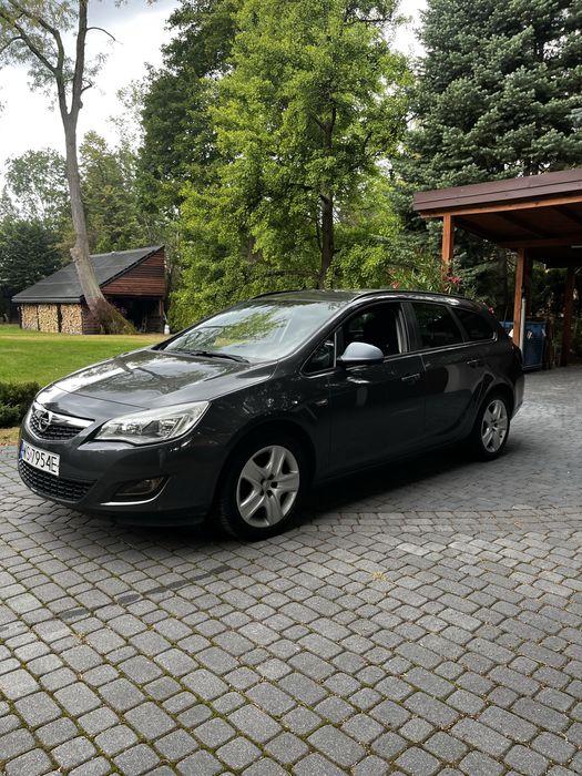 Opel Astra J Combi 1.4 Turbo 140 KM, 2011 r., LPG STAG z 2021r