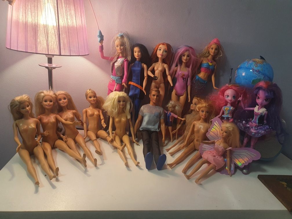 Duży zestaw lalek barbie plus ubrania, akcesoria i gratis szafa barbie