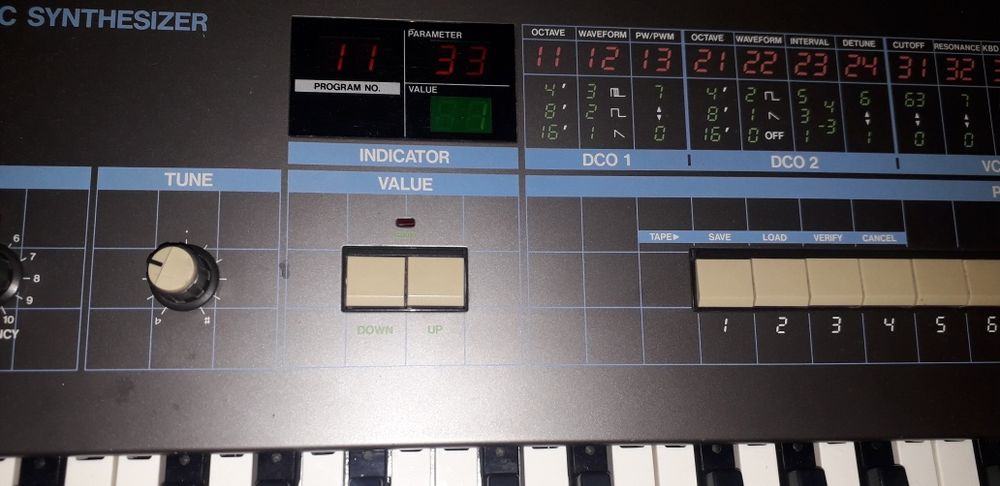 Korg Poly 61 bardzo ładny i zadbany.
