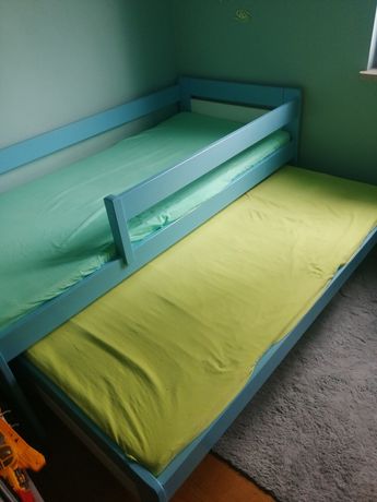 Łóżko do pokoju dziecięcego z dwoma materacami