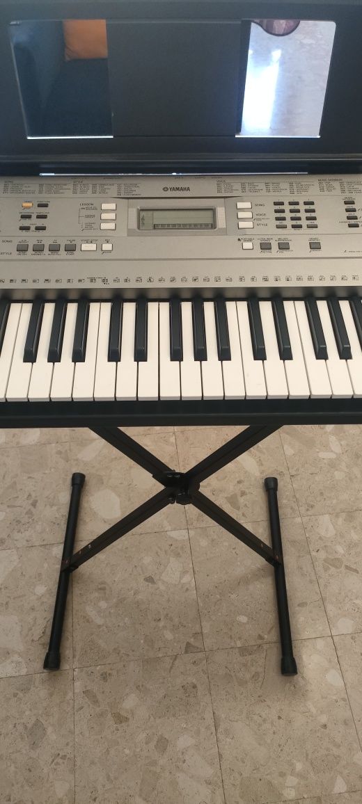 Yamaha teclado /piano PSR-E353