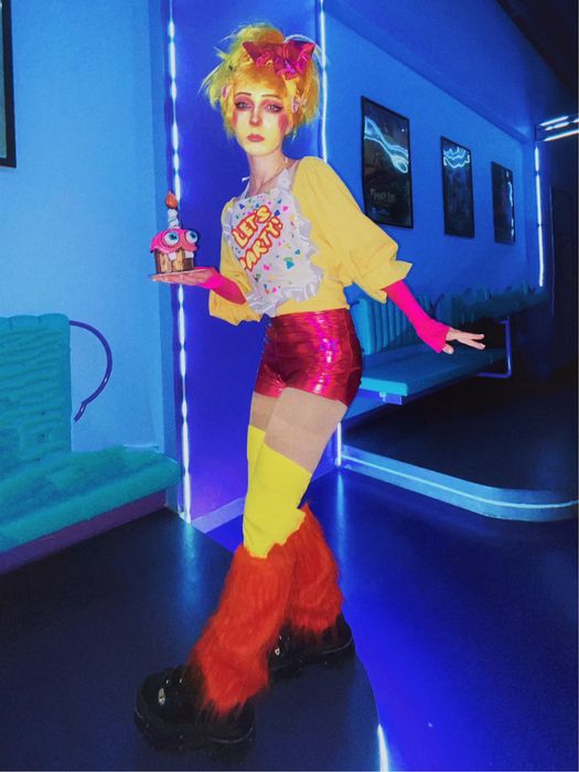 Той Чика ФНАФ косплей