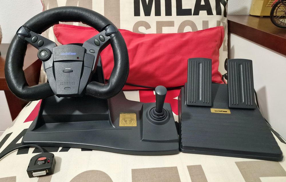 Volante e Pedais Clássicos (Anos 90) para PC - Impecável!