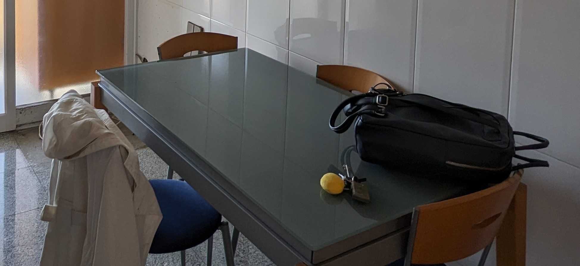 Mesa extensível em vidro temperado / Kitchen table