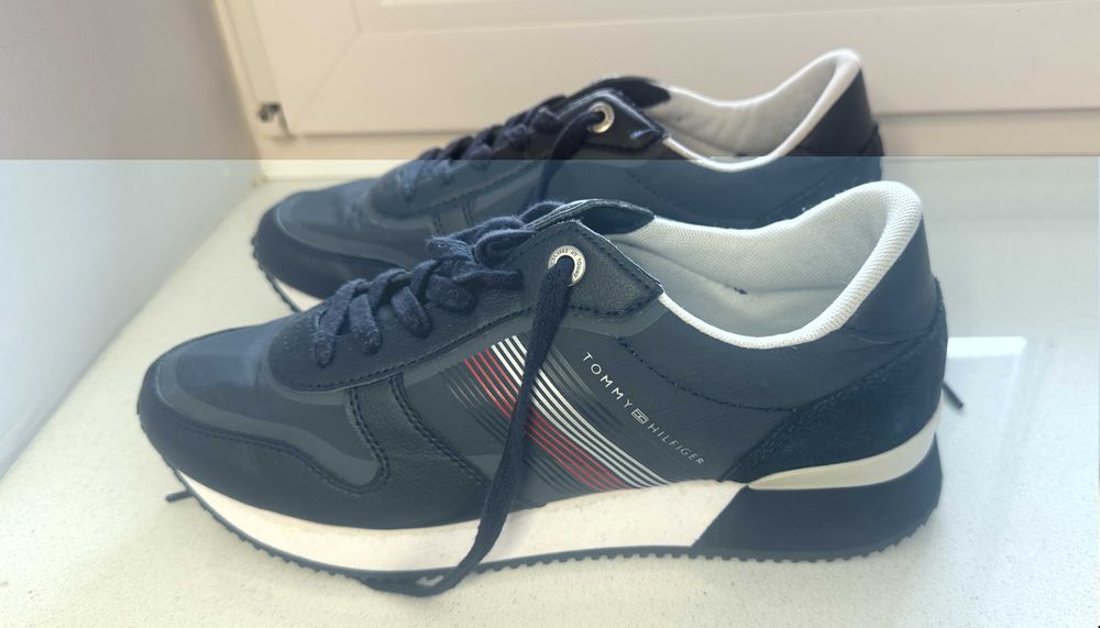 Granatowe damskie sneakersy Tommy Hilfiger 40