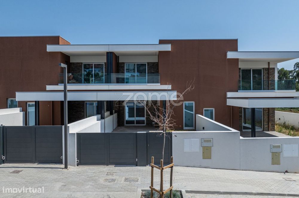 Moradia T3+1 Novas de Arquitetura Moderna na Trofa