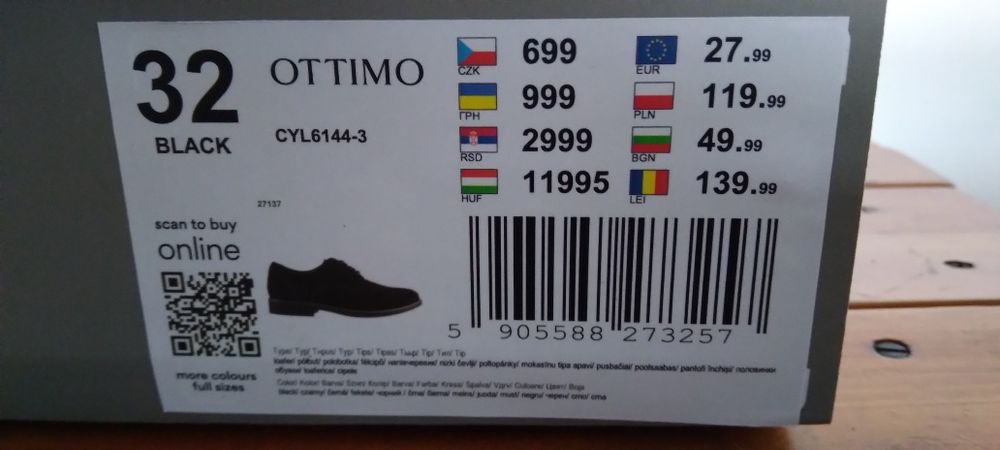 Eleganckie buty dla chłopca.