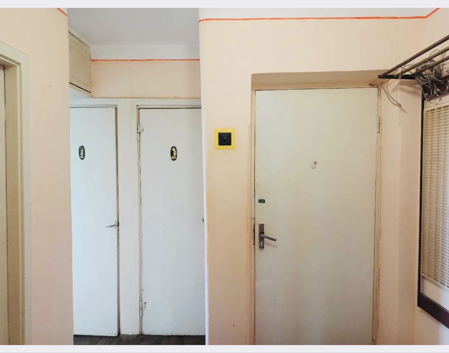 Район Проспекту. Трикімнатна квартира.