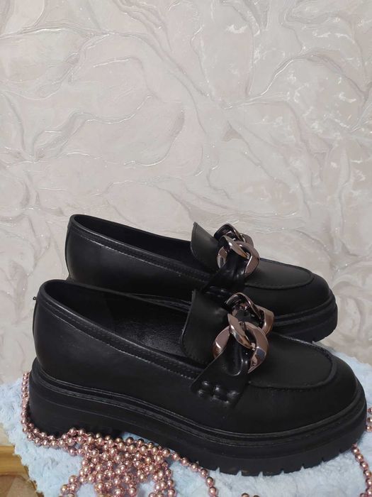 Нові туфлі жіночі 37 розмір лофери