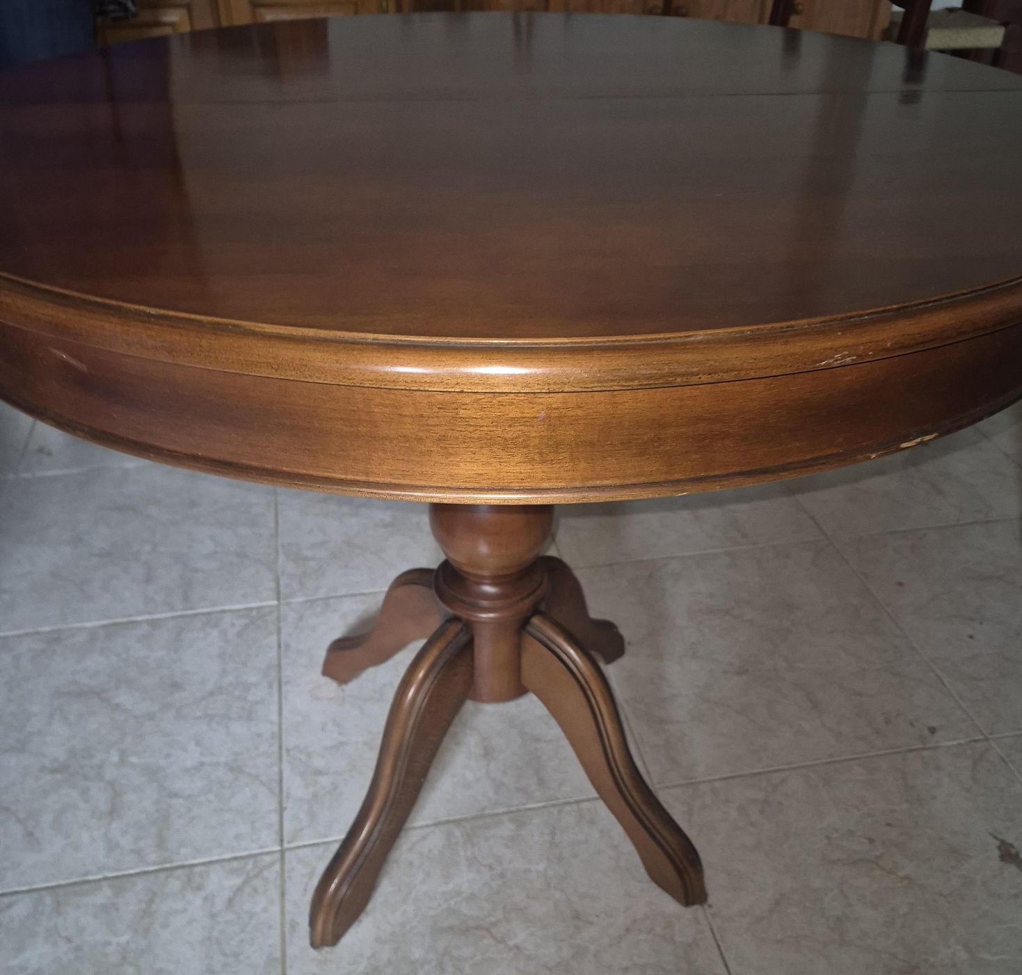 Mesa extensível de madeira