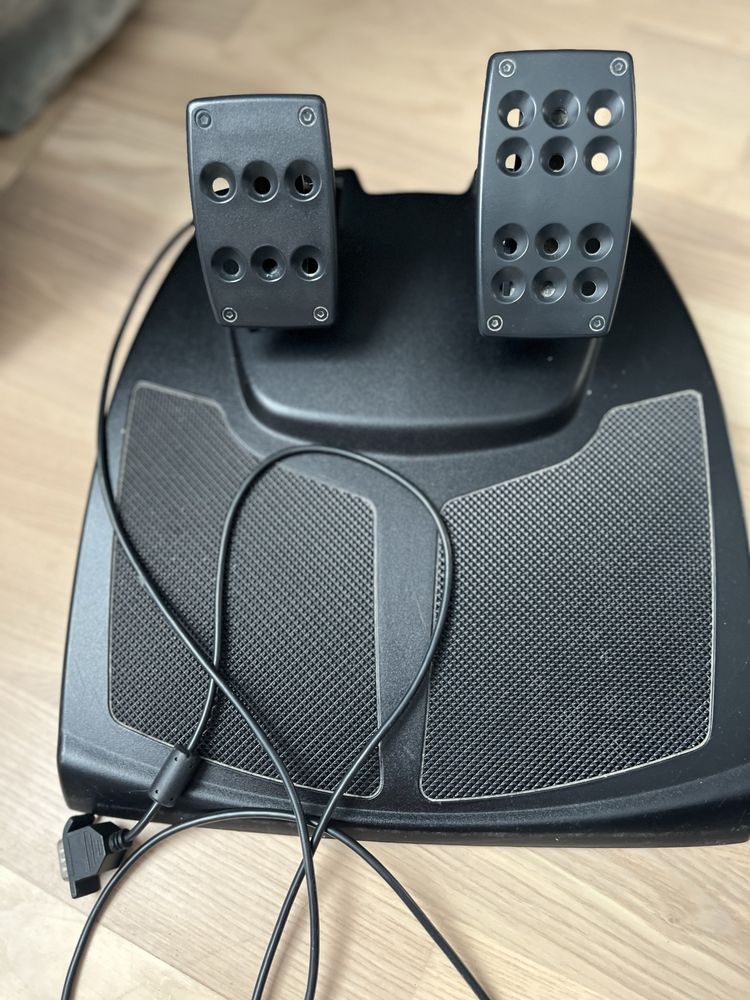 Руль ігровий Logitech momo rasing.