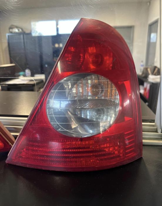 Farolins traseiros direito /esquerdo renault clio 2 ano 2002