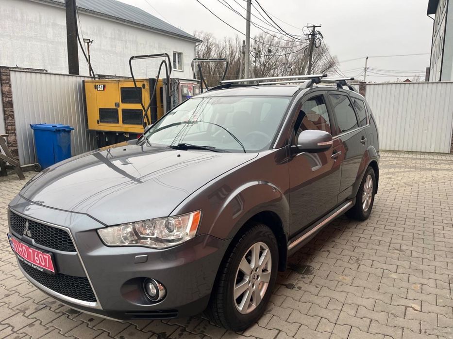 Мітсубісі аутлендер  2.2  2011 автомат