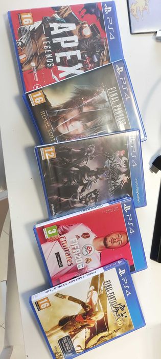 PlayStation 4 + Games + Controllers64283969450369124