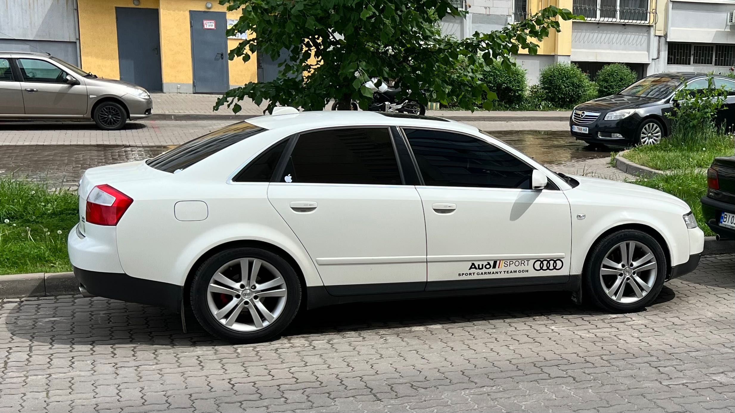 Ауді А4Б6 Quattro Легковий седан