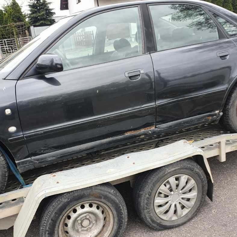 Audi A4 B5 1.9 tdi kolor czarny, sedan przeznaczony na części