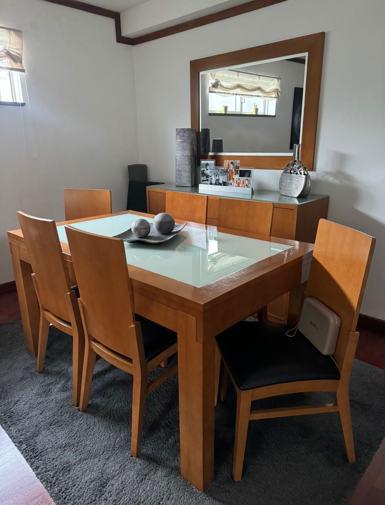 Conjunto de mesa de jantar e cadeiras