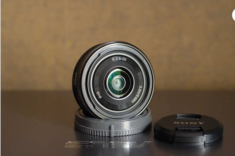 Над різкий SONY E 20 mm F2.8 для камер E-Mount для стріт і сторіс