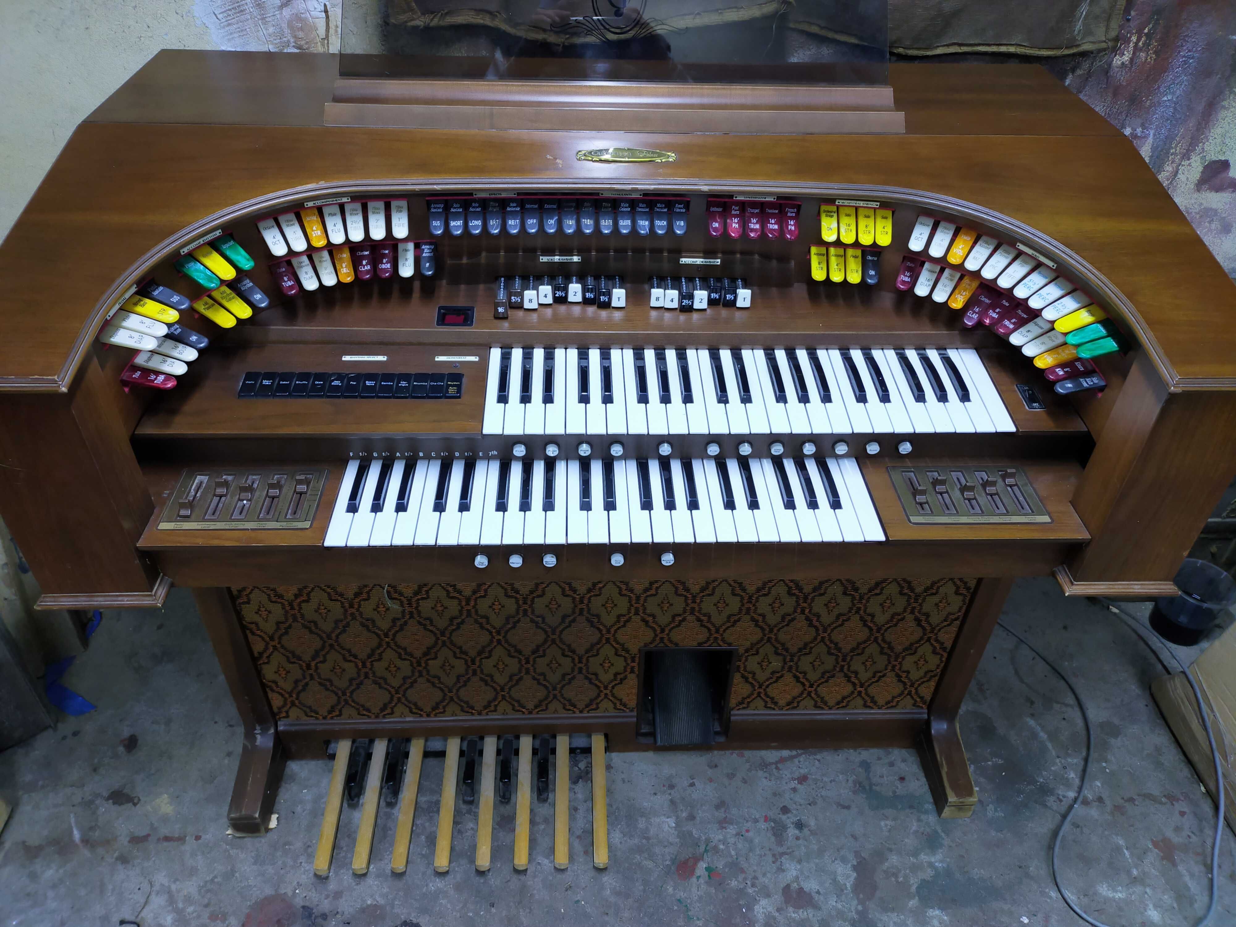 Organy.pianino.fortepian.Gulbransen Palace