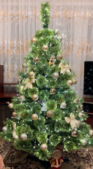 Продається ялинка штучна без прикрас