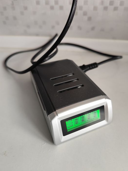 Зарядное устройство для батареек АА,ААА