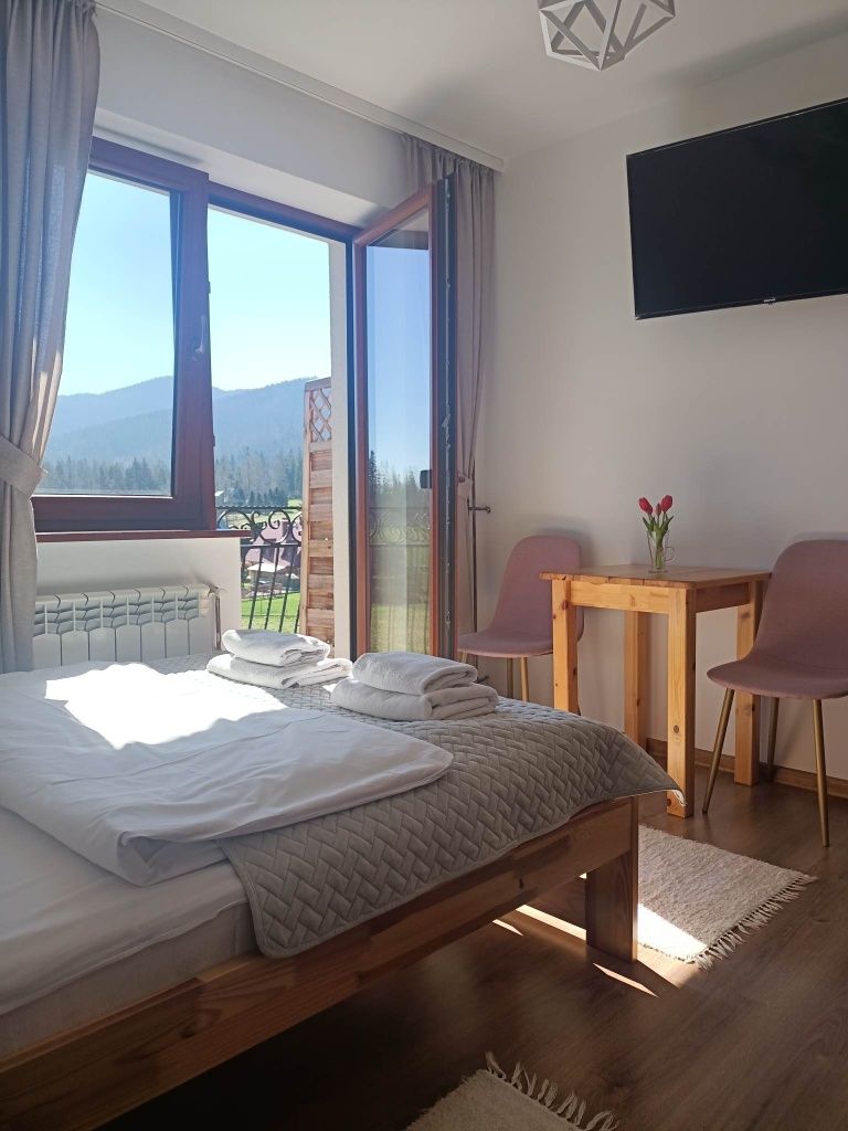 Wolny pokoj dla 2 osób od dziś . Widok na Giewont. 25 min od centrum