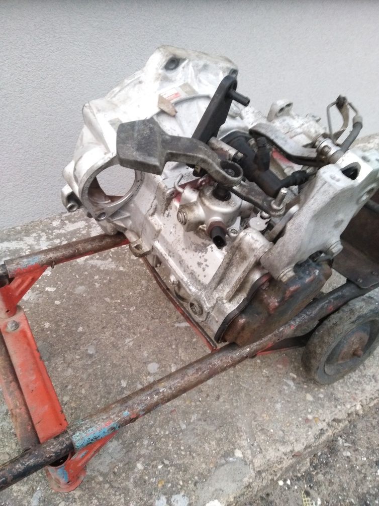 Skrzynia biegów Passat b6 Touran Golf V Jetta Caddy a3 8p0 1.9tdi 5-b