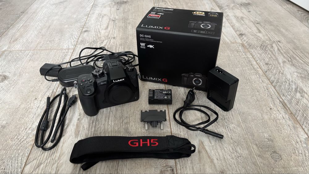 Panasonic Lumix GH5 Body + zasilacz sieciowy