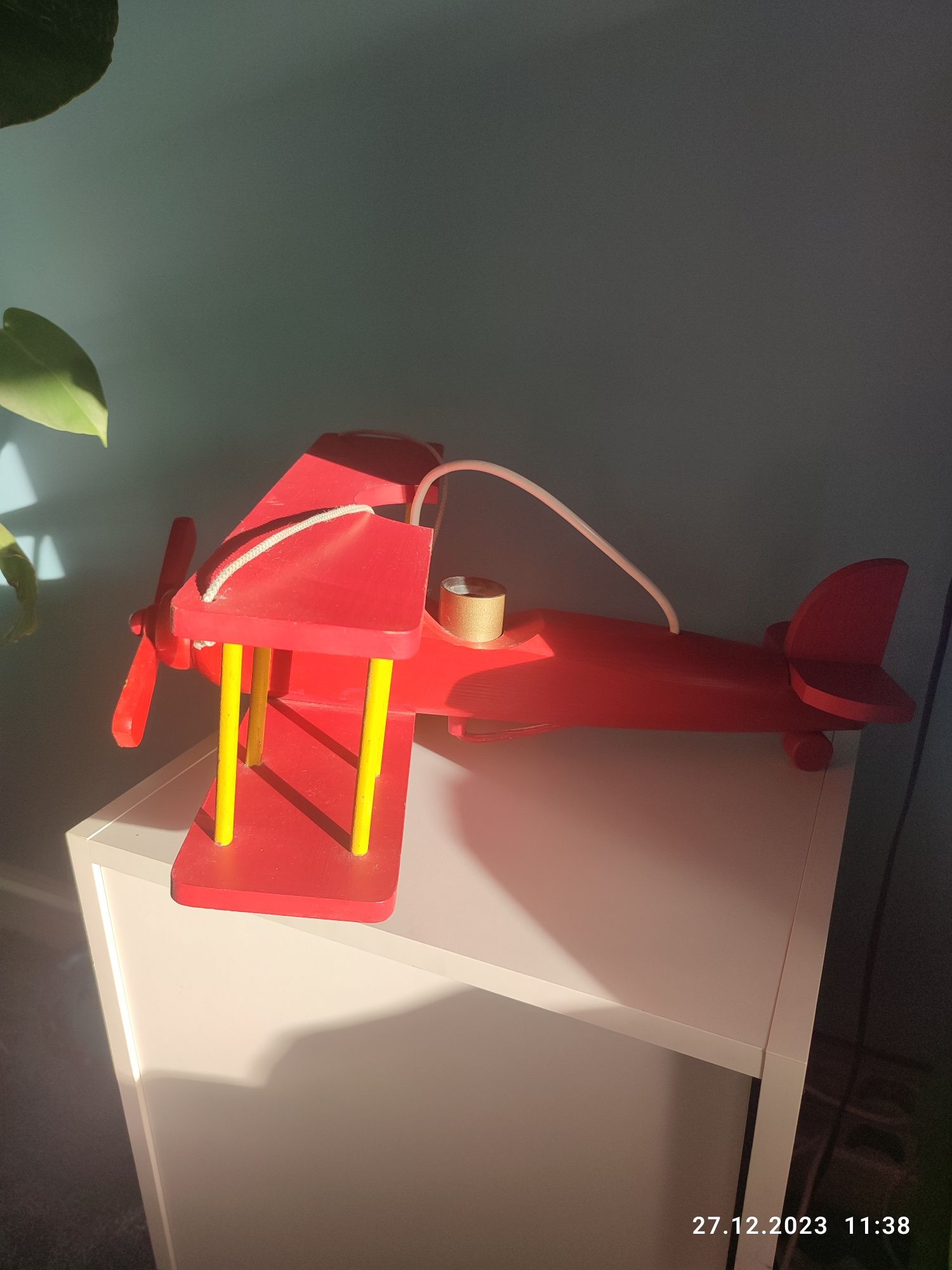 Lampa drewniana samolot